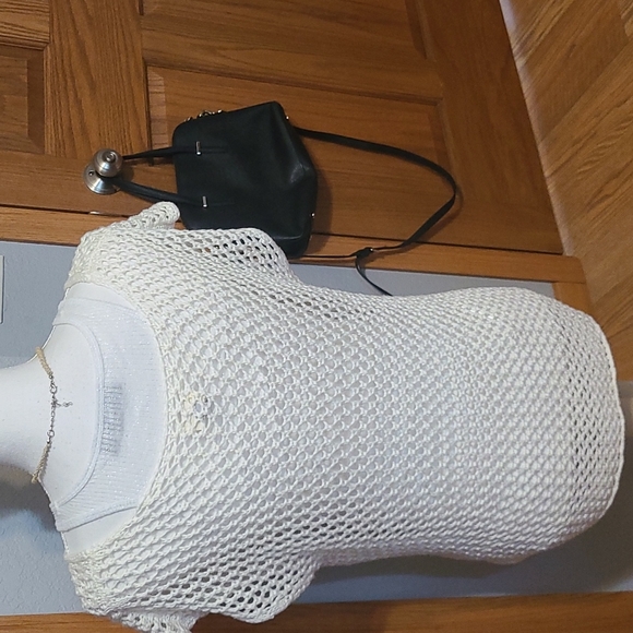 Crocheted loose knit top, sz M, converse - Picture 4 of 6